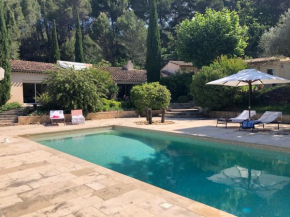 Propriété : 300 M² + (25 M² d'annexe / Pool House) sur 5 ha boisé à 10' d'Aix en Provence